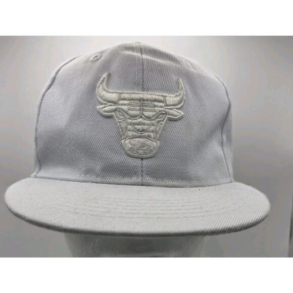 Chicago Bulls MAX Headgear White‎ Cap White Embroidered Logo Snapback Hat NBA - Picture 1 of 9